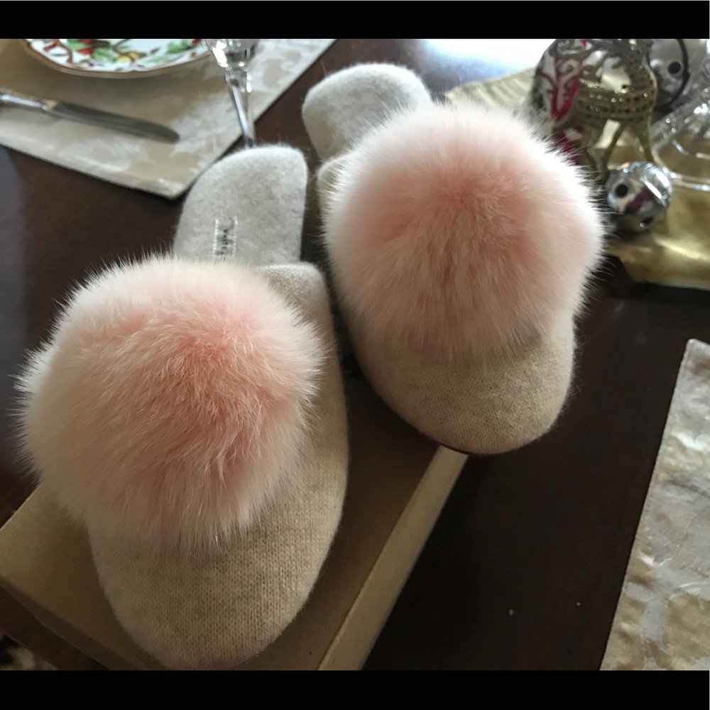 Brand New White + Warren Cashmere Slipper